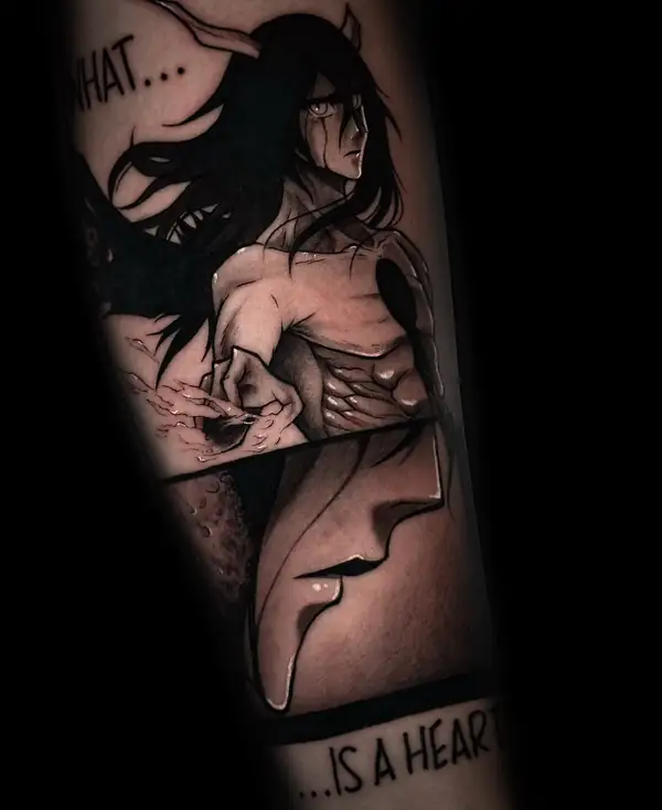 Ulquiorra, de Bleach, en viñetas de manga en negro y grises en el antebrazo, con su frase «What… is a heart».