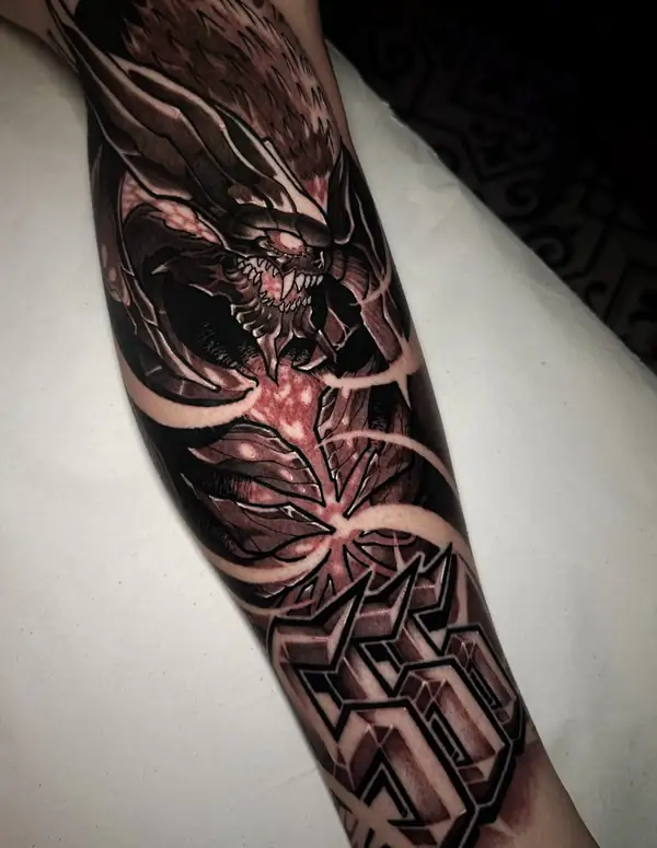 Bestia de anime con colmillos, envuelta en energía, en negro y grises con un tono rojizo en el antebrazo.